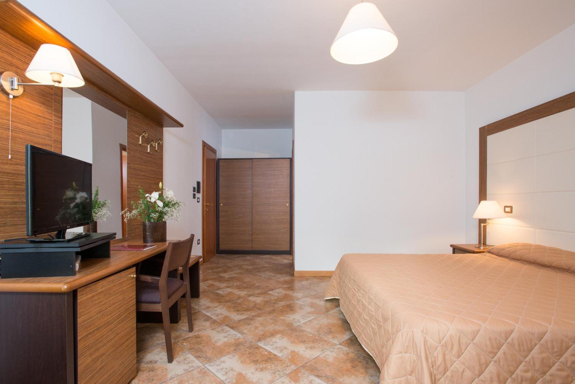 Standard Double Room,1284886801:JPEG